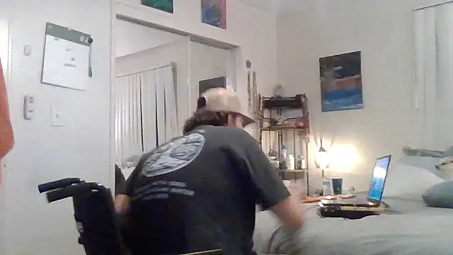 Tallhungandcloudy online show from February 14, 2026, 6:43 am