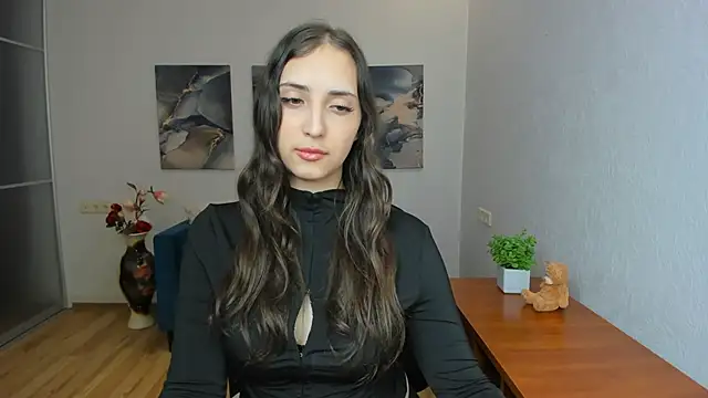 Effy Royse online show from May 13, 2026, 5:43 pm