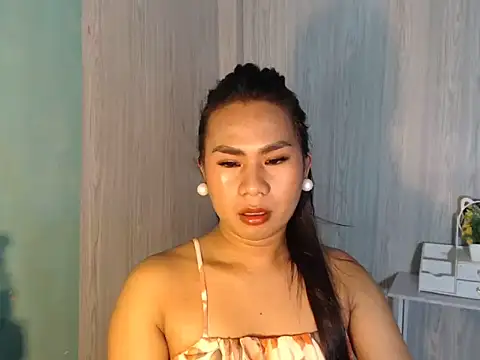 Snapshot of mauie69 chatting on July 15, 2026, 10:48 pm mauie69 online show from July 15, 2026, 10:48 pm