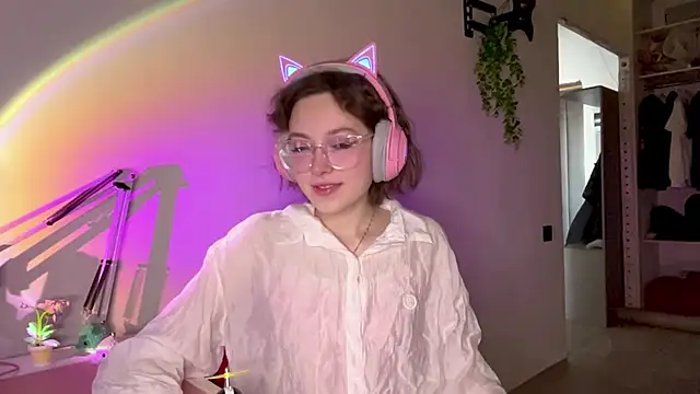 Snapshot of SlunkRear chatting on February 13, 2026, 12:06 am SlunkRear online show from February 13, 2026, 12:06 am