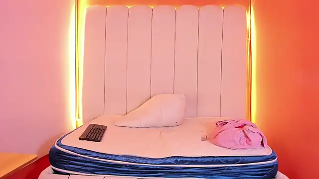 Snapshot of NaughtyVibes_OS chatting on February 10, 2026, 1:48 pm NaughtyVibes OS online show from February 10, 2026, 1:48 pm