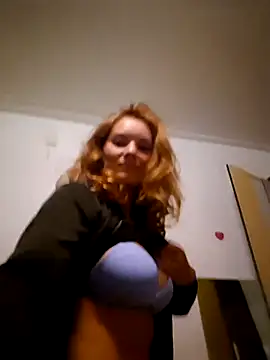 sweetsophie69 online show from April 25, 2026, 9:12 pm