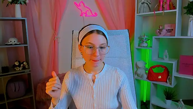 ElliFrankenweenie online show from March 12, 2026, 7:03 am