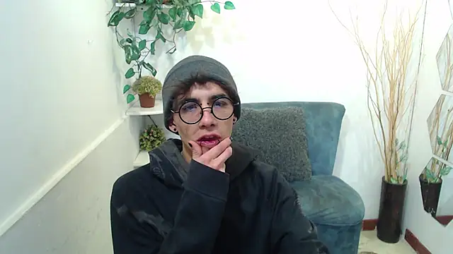 Snapshot of AaronBeer_ chatting on February 25, 2026, 11:42 am AaronBeer online show from February 25, 2026, 11:42 am