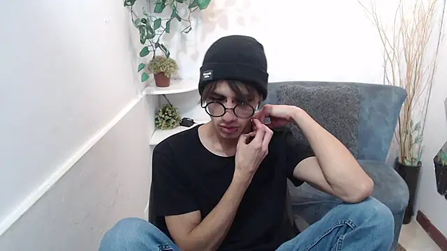 Snapshot of AaronBeer_ chatting on February 28, 2026, 11:44 am AaronBeer online show from February 28, 2026, 11:44 am