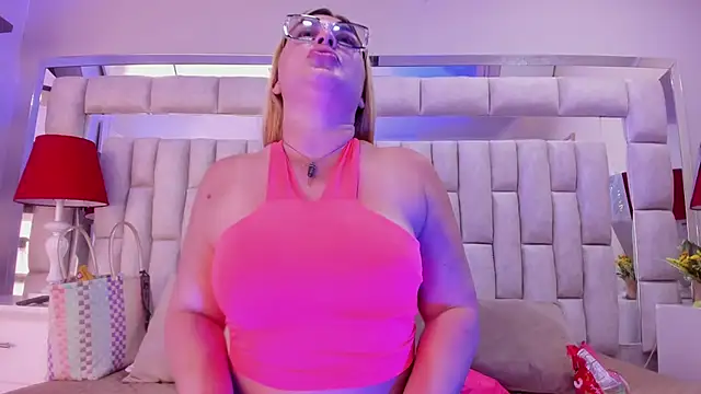 AngellHott  online show from February 26, 2026, 5:01 pm