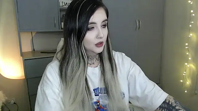 Rin Tozier online show from February 17, 2026, 12:51 am