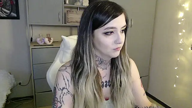 Rin Tozier online show from April 5, 2026, 1:14 am