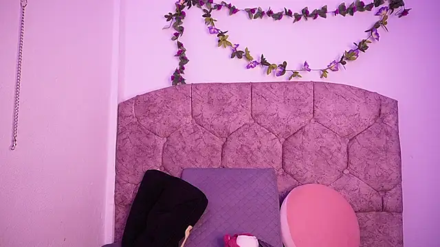 TiffanySander online show from March 12, 2026, 1:23 am