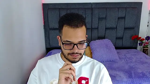 Snapshot of J_black_ chatting on February 10, 2026, 9:52 pm J black online show from February 10, 2026, 9:52 pm