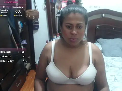 Snapshot of Caprichosa-39 chatting on February 12, 2026, 1:55 am Caprichosa-39 online show from February 12, 2026, 1:55 am