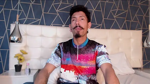 Snapshot of NoaahTylor chatting on February 18, 2026, 12:50 am NoaahTylor online show from February 18, 2026, 12:50 am