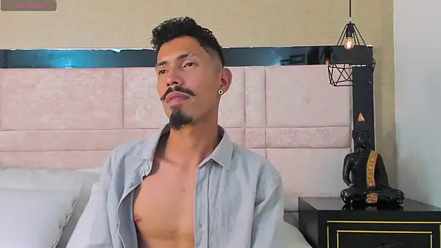 NoaahTylor online show from March 13, 2026, 7:42 pm