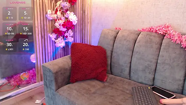 Snapshot of Siena_fox chatting on February 28, 2026, 11:33 am Siena fox online show from February 28, 2026, 11:33 am