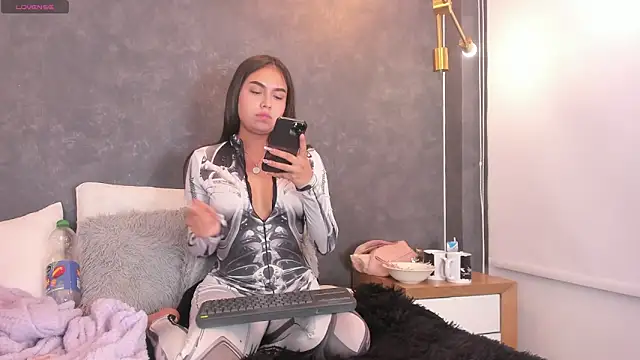 vaelina angels online show from April 21, 2026, 2:51 am