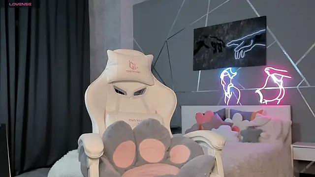 naomi reiss online show from April 3, 2026, 1:36 am