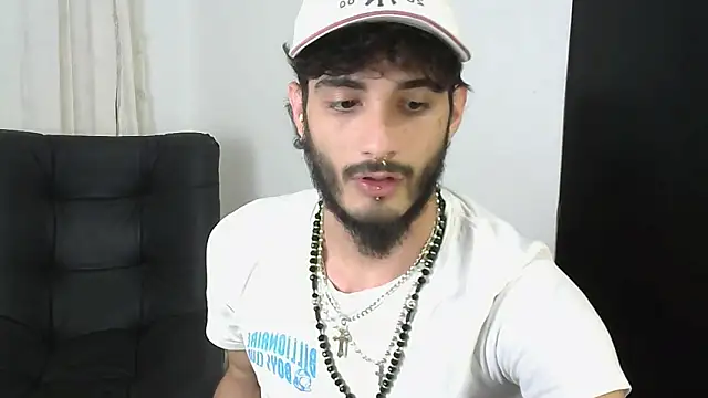 LovexJuxn8 online show from February 13, 2026, 7:43 pm