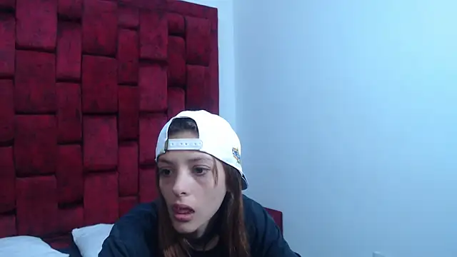Snapshot of barby_jones25 chatting on April 28, 2026, 12:54 pm barby jones25 online show from April 28, 2026, 12:54 pm