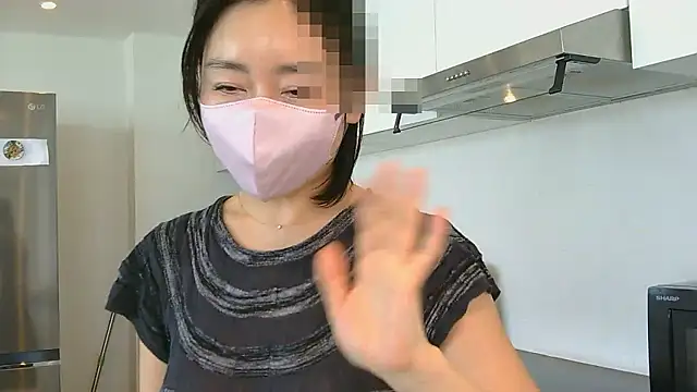 Mochi-Momo online show from April 5, 2026, 4:53 am