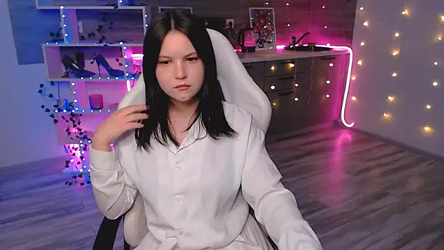 lily milleerr online show from February 27, 2026, 6:30 pm