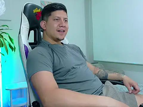 Snapshot of _robertobaggioo chatting on February 12, 2026, 12:44 pm robertobaggioo online show from February 12, 2026, 12:44 pm