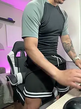 Snapshot of _robertobaggioo chatting on February 24, 2026, 12:47 pm robertobaggioo online show from February 24, 2026, 12:47 pm