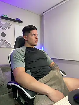 Snapshot of _robertobaggioo chatting on March 2, 2026, 12:34 pm robertobaggioo online show from March 2, 2026, 12:34 pm