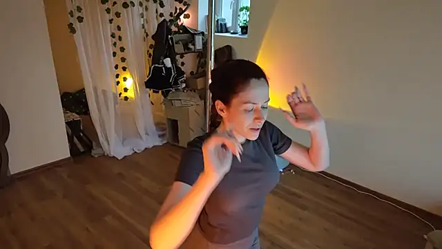 Kamila Moore  online show from March 19, 2026, 2:54 pm