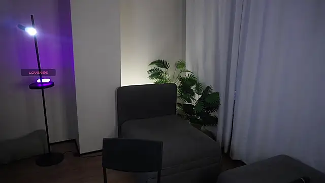 ClarineCasebolt online show from April 19, 2026, 3:06 am