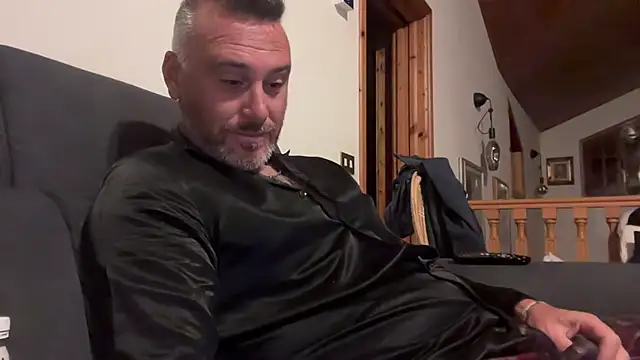 marcovik1 online show from May 6, 2026, 8:25 pm