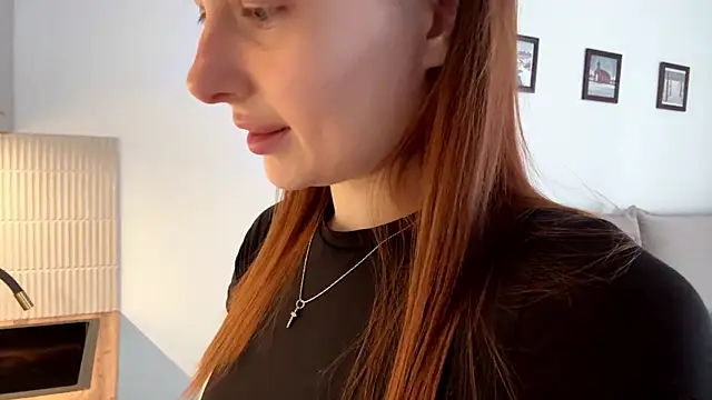 Snapshot of NyxaraBloom chatting on February 18, 2026, 9:49 am NyxaraBloom online show from February 18, 2026, 9:49 am