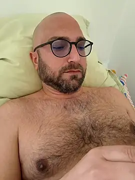 Snapshot of cetriolino chatting on April 4, 2026, 9:07 am cetriolino online show from April 4, 2026, 9:07 am