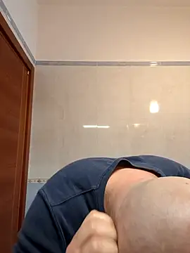 Snapshot of cetriolino chatting on April 16, 2026, 5:30 am cetriolino online show from April 16, 2026, 5:30 am