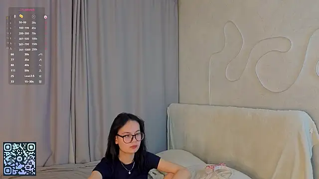 BeatrisRosel online show from April 15, 2026, 6:37 pm