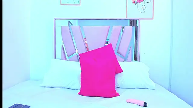 DariaLuca online show from April 6, 2026, 11:33 am