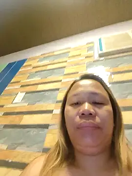 squirtshantal online show from April 14, 2026, 1:11 am