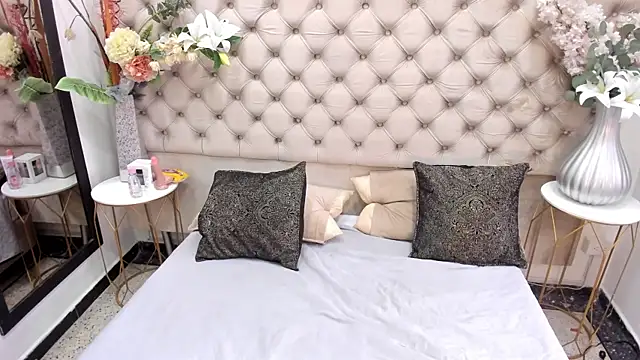 Snapshot of VanessaLanz chatting on March 1, 2026, 12:40 pm VanessaLanz online show from March 1, 2026, 12:40 pm