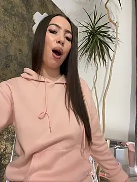 I amSis online show from April 6, 2026, 1:56 pm