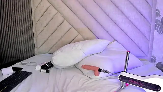 SarahRizof online show from March 27, 2026, 5:35 am