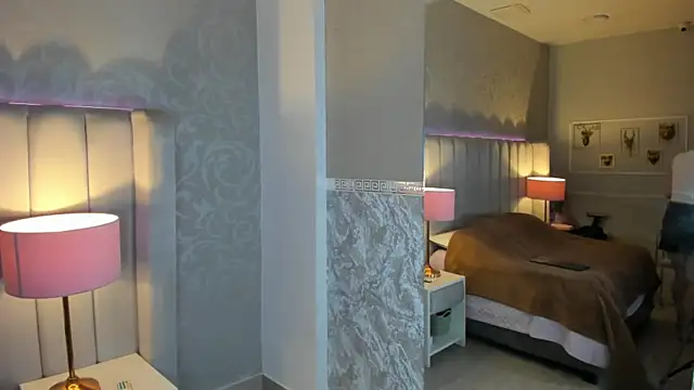 Raven1fox online show from April 14, 2026, 3:45 am