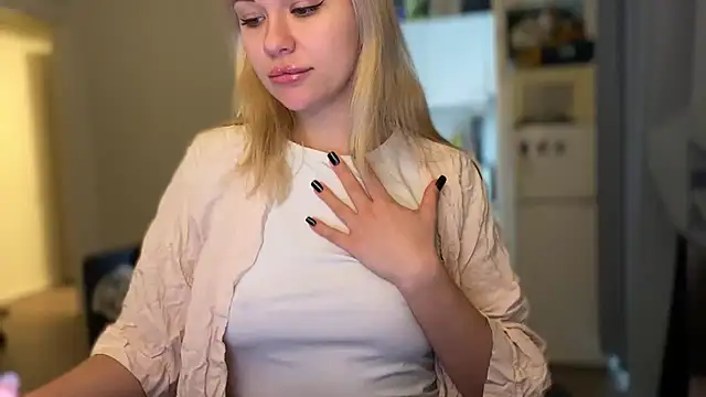 Leylia Lily online show from March 9, 2026, 10:41 am