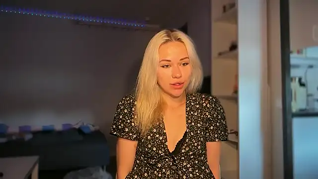 Leylia Lily online show from June 3, 2026, 1:03 pm