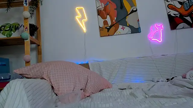 Snapshot of Ophelia_Jay chatting on March 2, 2026, 7:15 am Ophelia Jay online show from March 2, 2026, 7:15 am