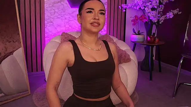 SashaLorrenz online show from June 5, 2026, 2:23 pm