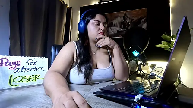 AzaraOnyx online show from June 9, 2026, 4:51 pm