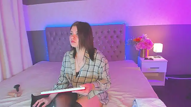 AmandaHoppe online show from April 2, 2026, 5:05 am