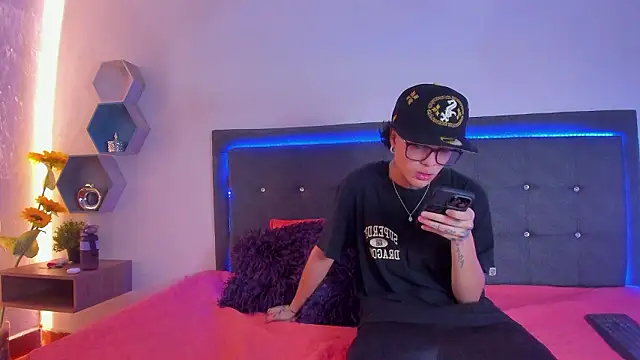 Snapshot of Ale_cuzz chatting on February 26, 2026, 2:27 pm Ale cuzz online show from February 26, 2026, 2:27 pm