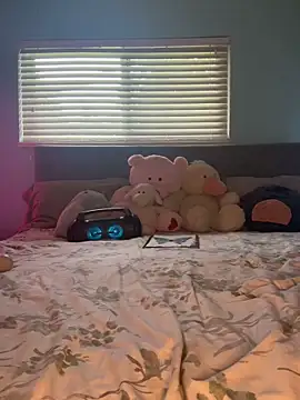 daniella monroe online show from April 6, 2026, 7:37 pm