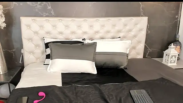 Snapshot of Samantha_Dupre chatting on February 17, 2026, 10:38 pm Samantha Dupre online show from February 17, 2026, 10:38 pm