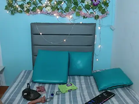 camaidayanirs707 online show from March 6, 2026, 2:46 pm